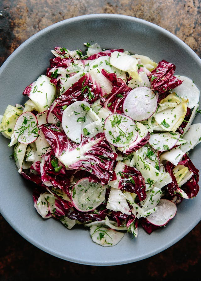 Opskrift: Bar Tartine Chicory Salat med ansjos dressing – seevine.com