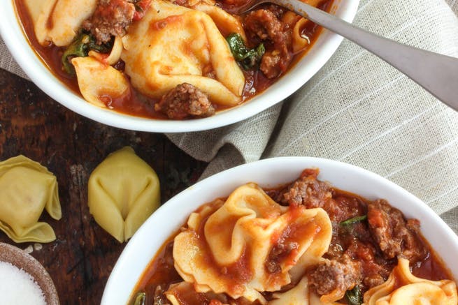 italiensk Sausage and Tortellini Soup 