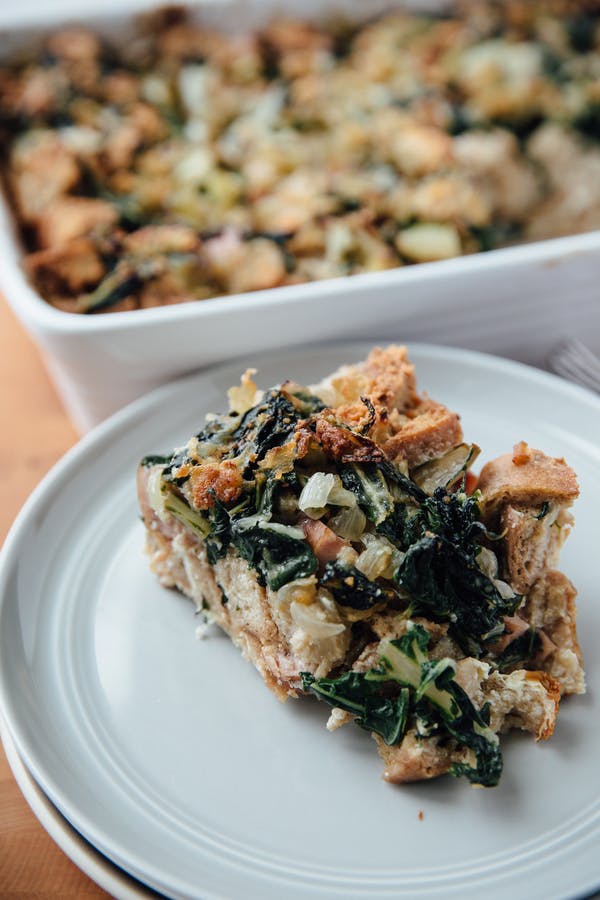 schweizisk Chard and Sausage Bread Pudding