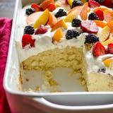 Lätt Summer Cake with Fruit & Cream